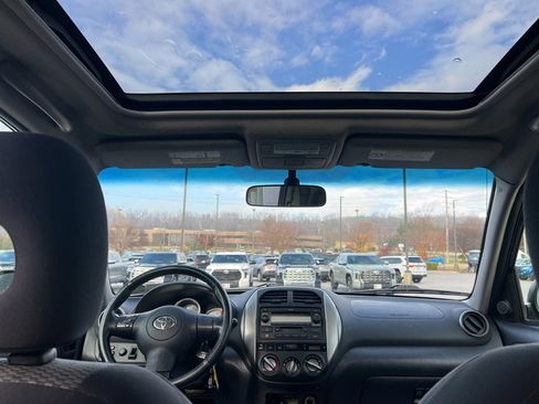 Used 2005 Toyota RAV4 4WD image 23