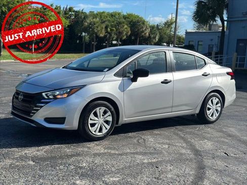 Used 2025 Nissan Versa S FWD image 2