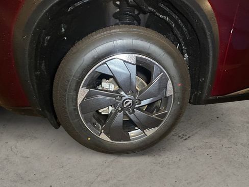Used 2025 Nissan Rogue SV AWD/4WD image 15