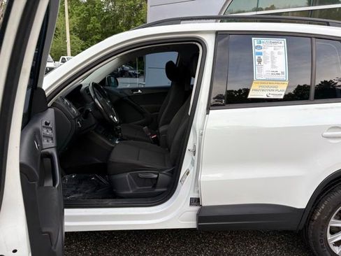 Used 2018 Volkswagen Tiguan Limited w/ Premium Package FWD image 11