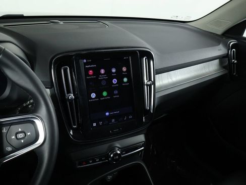 Certified 2025 Volvo XC40 B5 Plus AWD/4WD image 9
