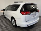 Used 2017 Chrysler Pacifica Touring image 4