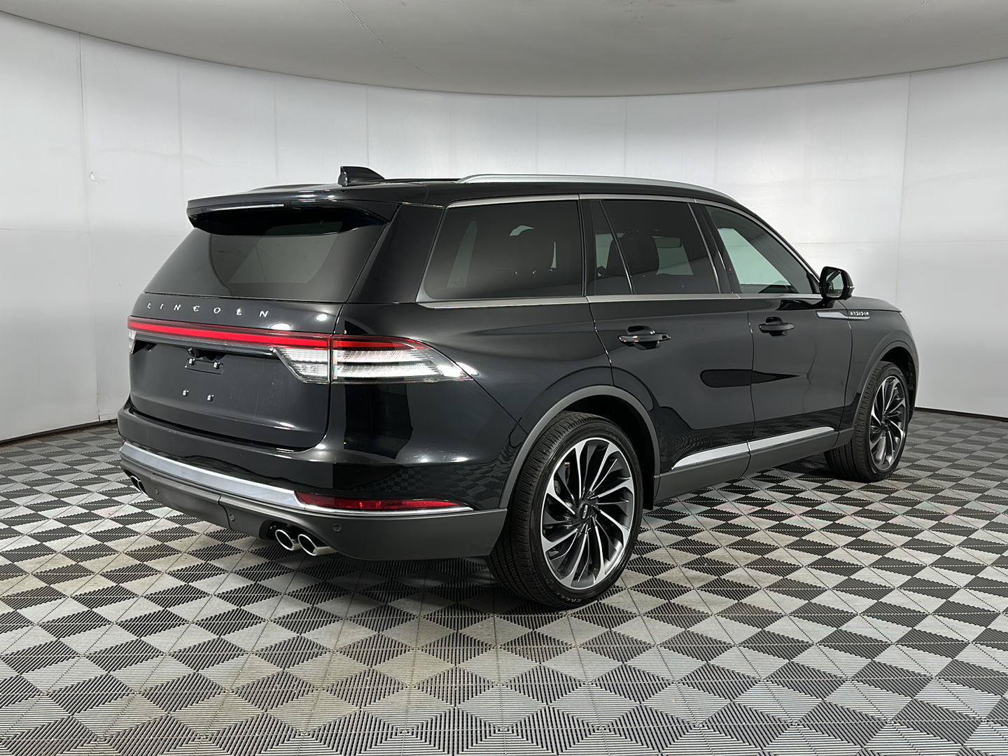 Used 2025 Lincoln Aviator Reserve w/ Equipment Group 201A AWD/4WD image 26