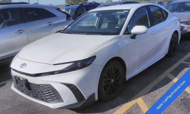 Used 2025 Toyota Camry SE FWD image 9