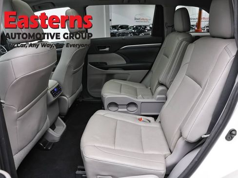 Used 2017 Toyota Highlander Limited Platinum AWD/4WD image 25