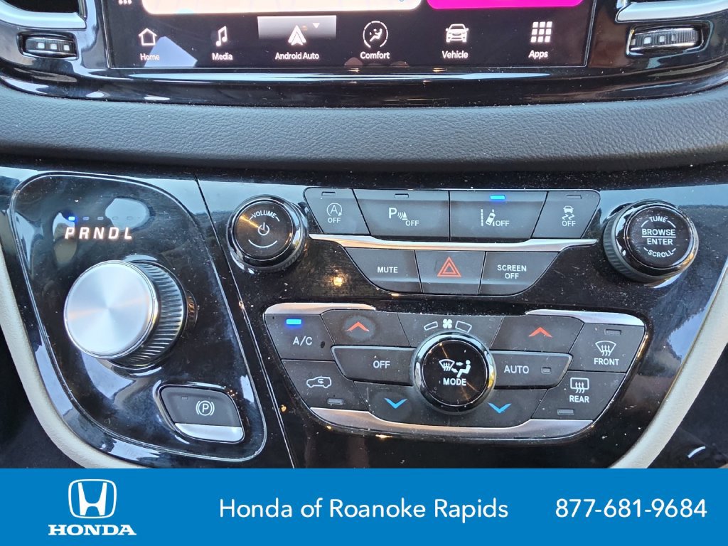 Used 2024 Chrysler Pacifica Touring-L FWD image 29