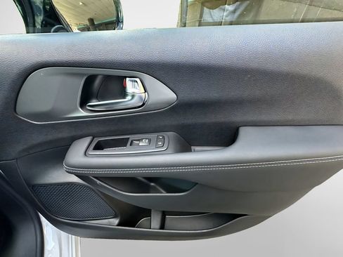 New 2026 Chrysler Pacifica Select FWD image 27