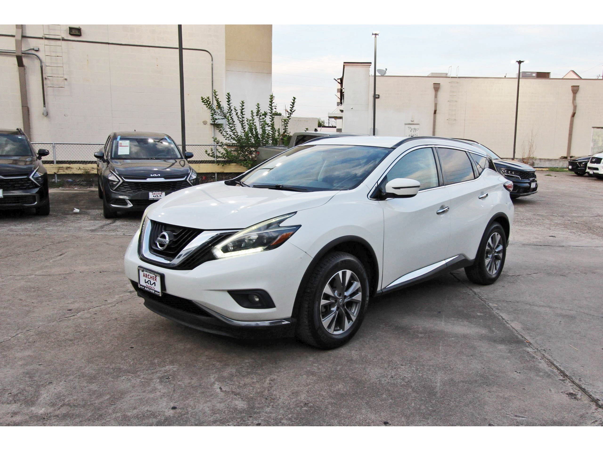 Used 2018 Nissan Murano SV FWD image 3