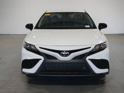 Used 2022 Toyota Camry SE FWD image 2