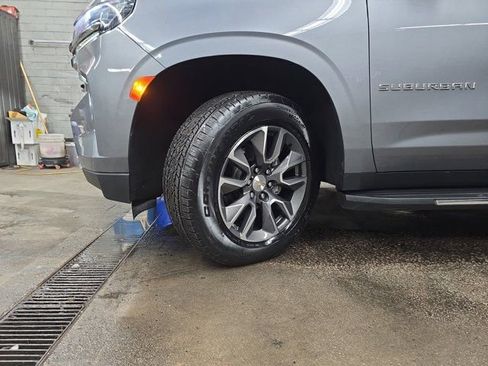 Used 2021 Chevrolet Suburban LT image 33