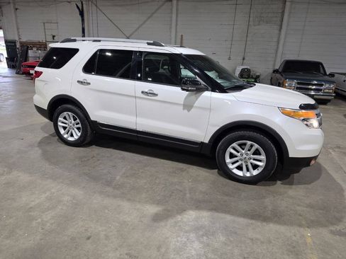 Used 2013 Ford Explorer XLT AWD/4WD image 15