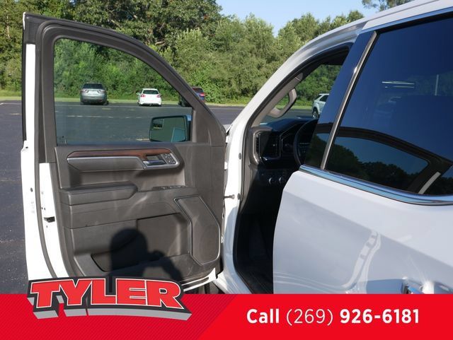 Used 2025 GMC Sierra 1500 SLT AWD/4WD image 21