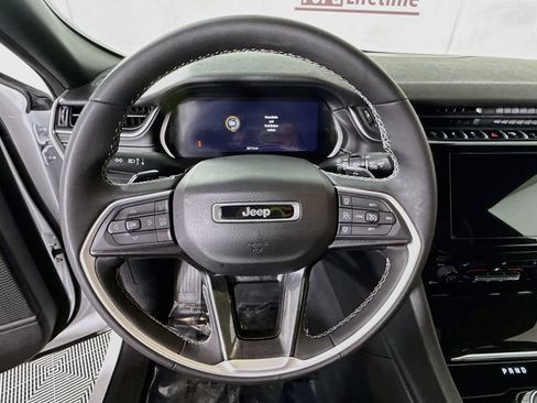 Used 2023 Jeep Grand Cherokee Altitude AWD/4WD image 20