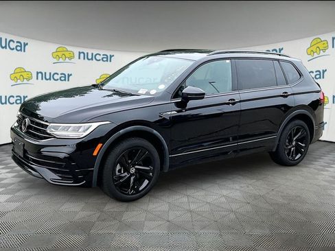 Used 2024 Volkswagen Tiguan SE R-Line AWD/4WD image 3