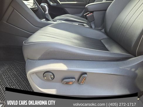 Used 2022 Volkswagen Tiguan SE FWD image 19