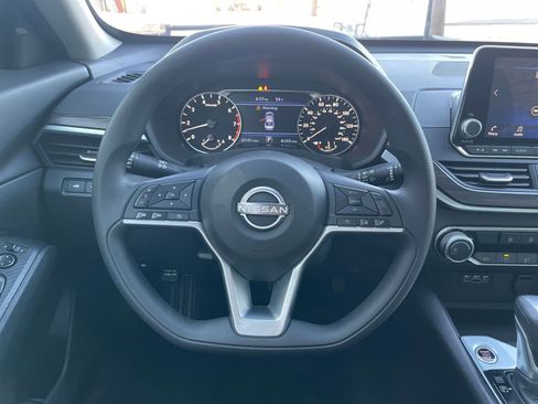 Used 2025 Nissan Altima 2.5 SV image 27