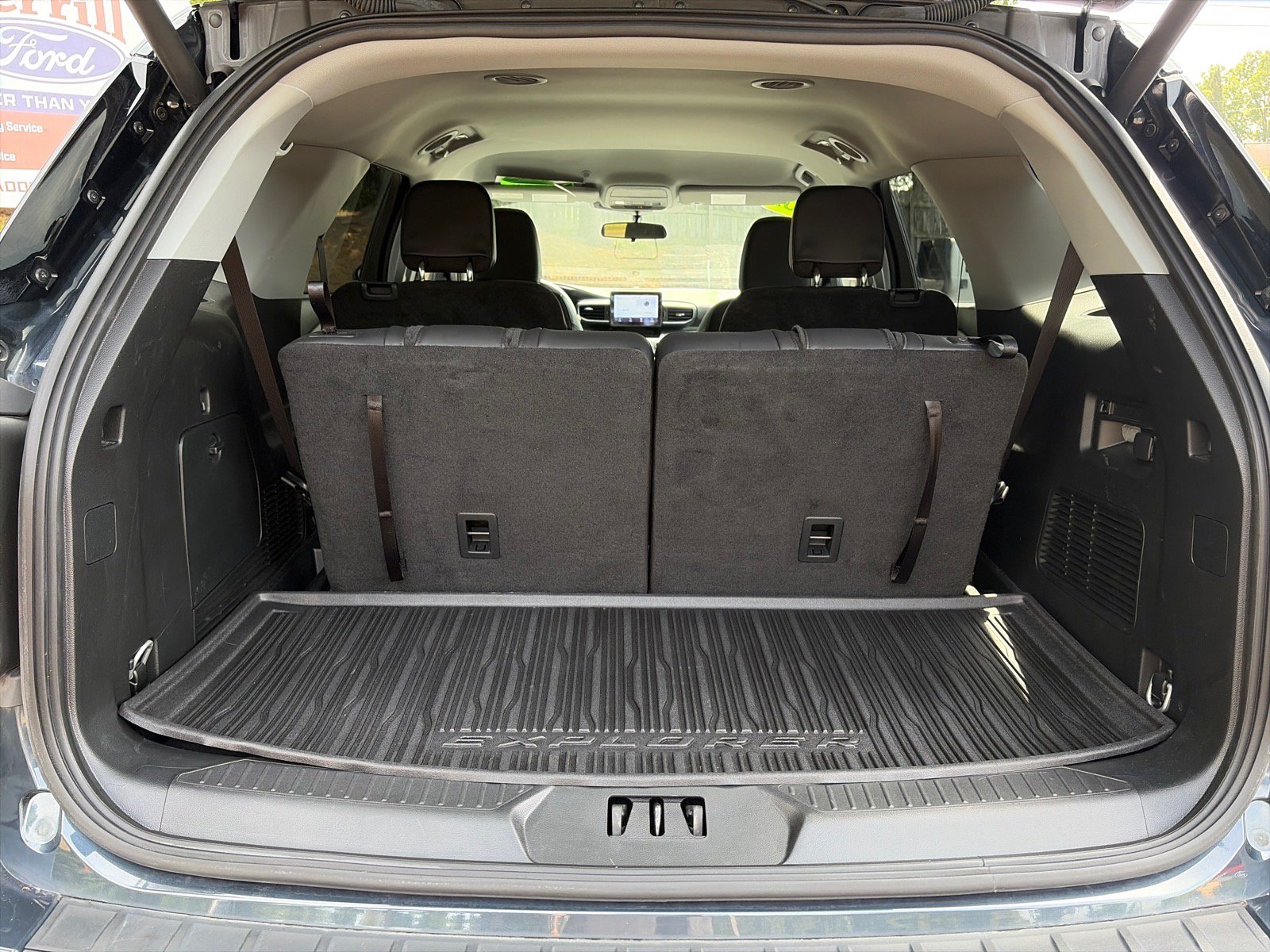 Used 2024 Ford Explorer XLT w/ Equipment Group 202A AWD/4WD image 8