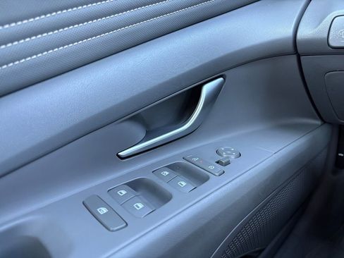 Used 2025 Hyundai Elantra SEL image 13