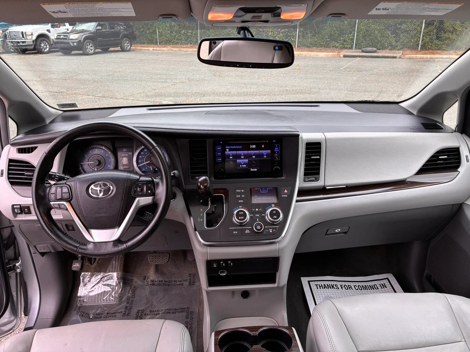 Used 2015 Toyota Sienna XLE FWD image 17