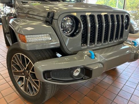 Used 2023 Jeep Wrangler Unlimited Sahara AWD/4WD image 2