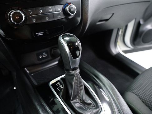 Used 2019 Nissan Rogue Sport S image 17