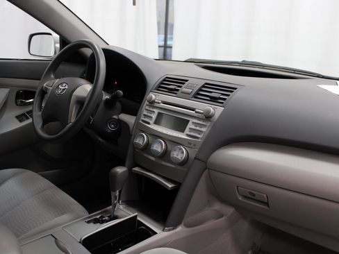 Used 2011 Toyota Camry LE image 30