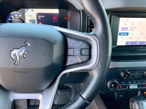 Used 2023 Ford Bronco Badlands image 24
