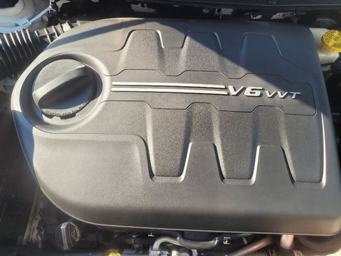 Used 2019 Jeep Cherokee Limited w/ Technology Group AWD/4WD image 30