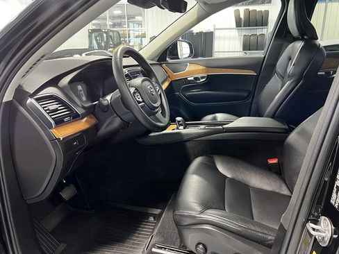 Used 2023 Volvo XC90 B6 Plus w/ Protection Package Premier image 11