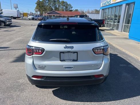 Used 2025 Jeep Compass Limited image 12
