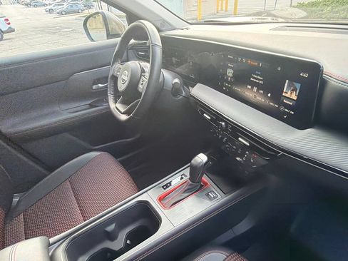 Used 2025 Nissan Kicks SR w/ SR Premium Package AWD/4WD image 29