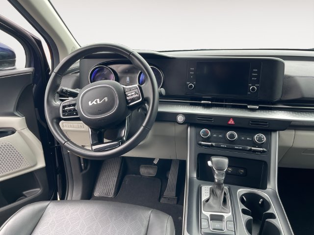 Used 2023 Kia Carnival LX FWD image 11