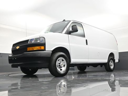 Used 2025 Chevrolet Express 2500 w/ Driver Convenience Package RWD image 21