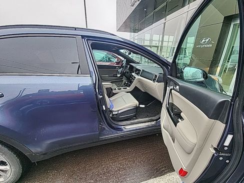 Used 2021 Kia Sportage S w/ S AWD Premium Package image 9