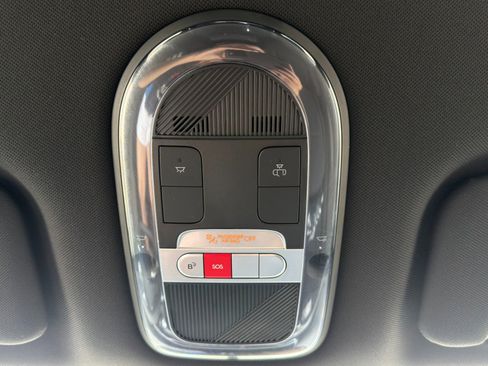 Used 2025 Hyundai Ioniq 6 SE RWD image 29