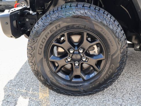 Used 2021 Jeep Wrangler Sport AWD/4WD image 31