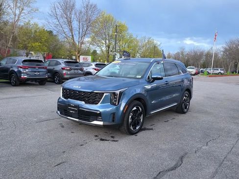 Certified 2025 Kia Sorento EX AWD/4WD image 4