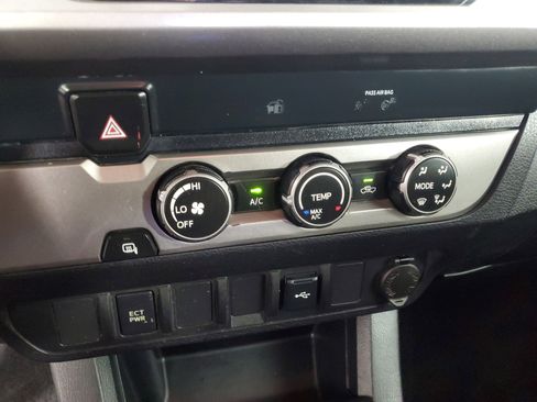Used 2020 Toyota Tacoma SR5 RWD image 19