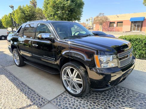 Used 2008 Chevrolet Avalanche LTZ w/ LTZ Preferred Equipment Group image 3