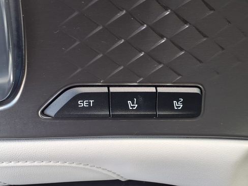 Certified 2024 Kia Sorento SX Prestige w/ Panoramic Sunroof Package AWD/4WD image 12
