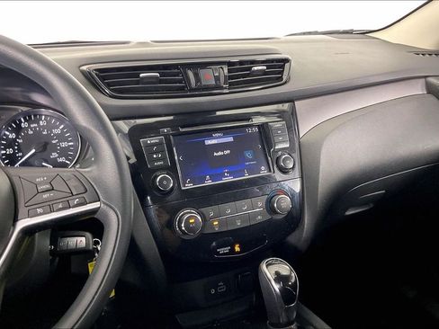 Used 2022 Nissan Rogue Sport S image 9