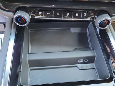 New 2026 Chevrolet Suburban LS w/ LS Custom Edition RWD image 28