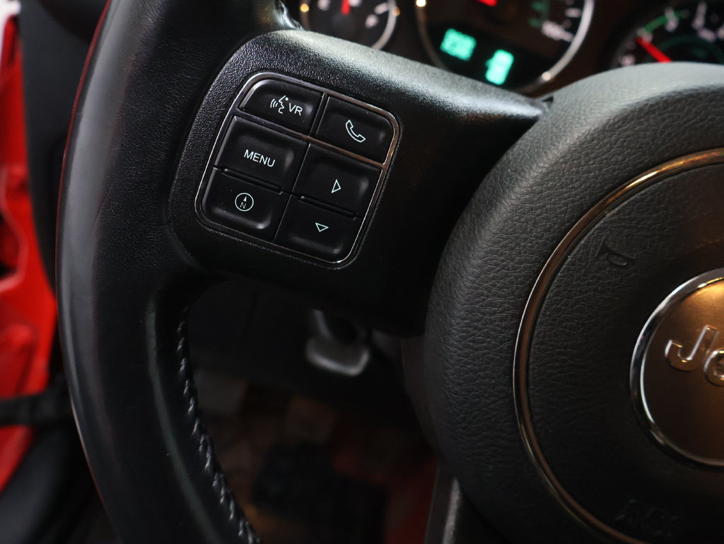 Used 2018 Jeep Wrangler Unlimited Sahara w/ Connectivity Group AWD/4WD image 19