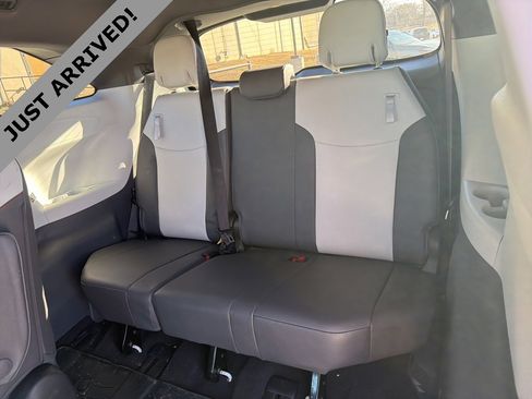 Used 2022 Toyota Sienna XSE image 9