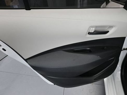 Used 2022 Toyota Corolla LE FWD image 28