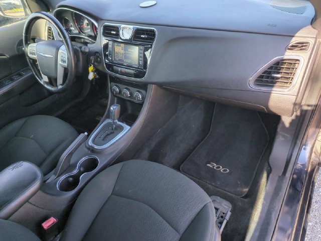 Used 2011 Chrysler 200 Touring FWD image 19