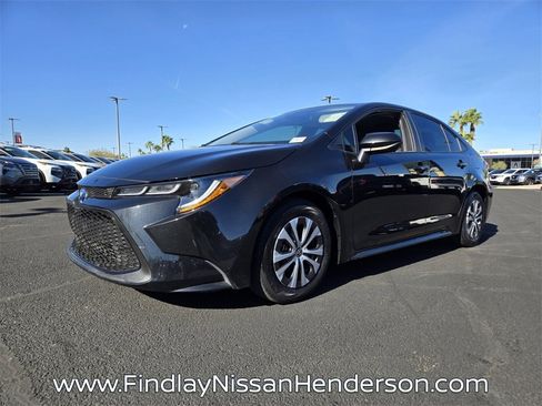 Used 2022 Toyota Corolla LE image 2