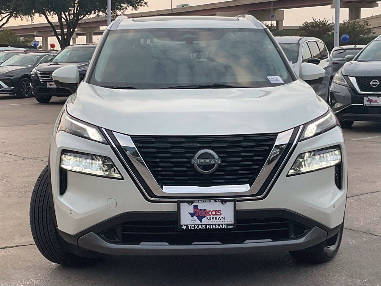 Used 2023 Nissan Rogue SL w/ SL Premium Package FWD image 2