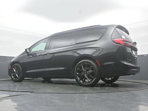 Used 2023 Chrysler Pacifica Limited w/ S Appearance Package FWD image 51