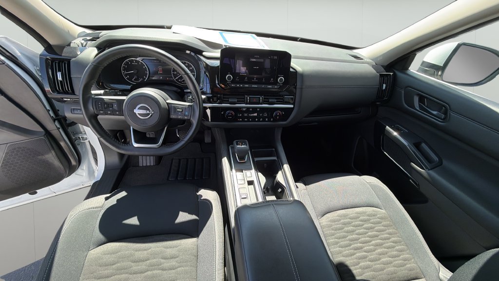 Used 2025 Nissan Pathfinder SV FWD image 19